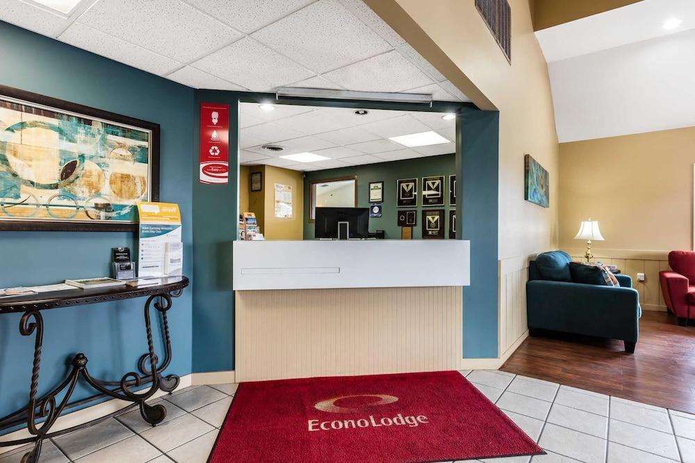 Econo Lodge Inn & Suites Dickson photo 4