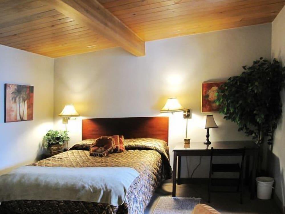 Hudson Manor Inn photo 3