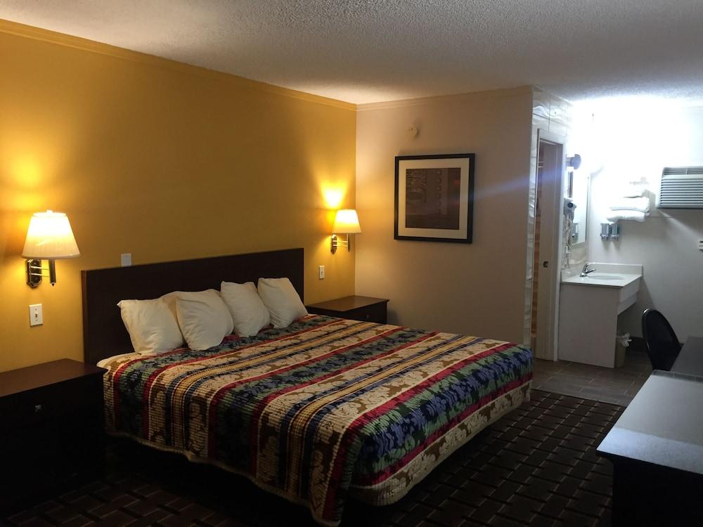 Budget Inn East photo 7