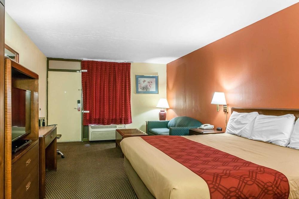 Econo Lodge Seymour photo 19