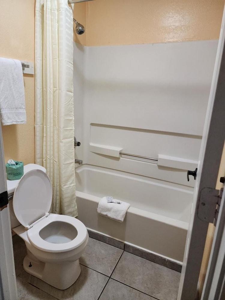 Key West Inn - Clanton photo 18