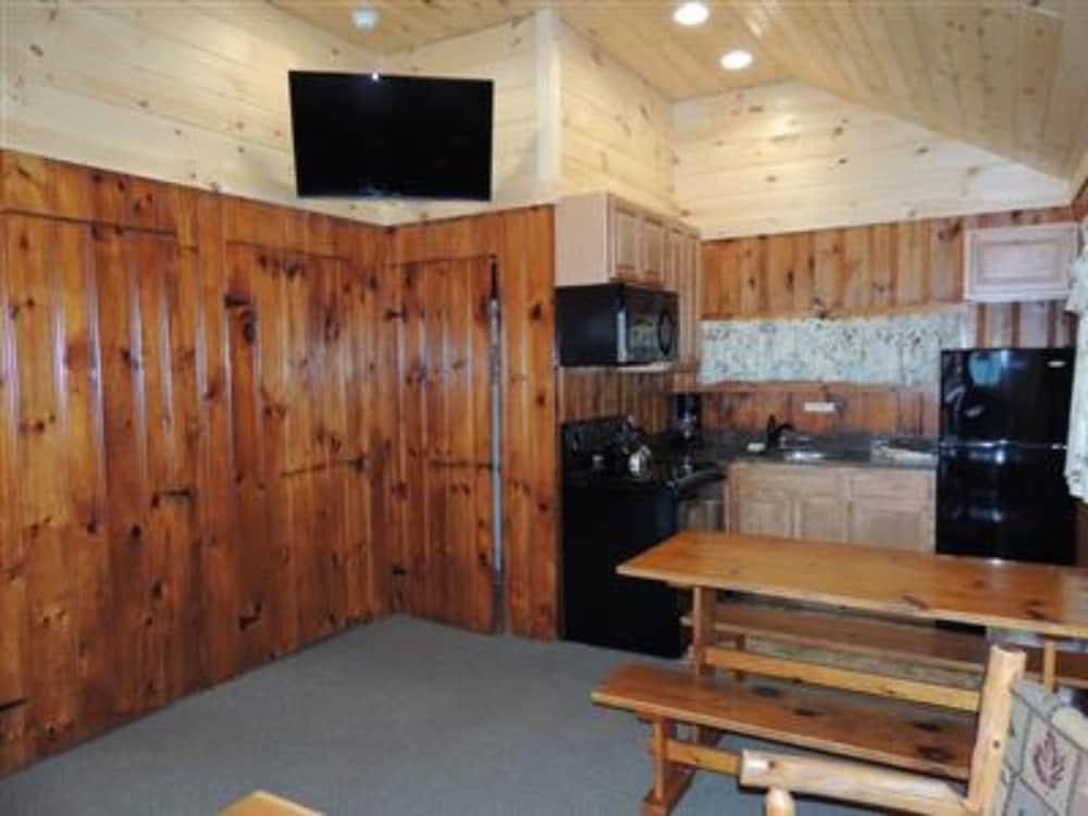 Lake George Diamond Cove photo 32