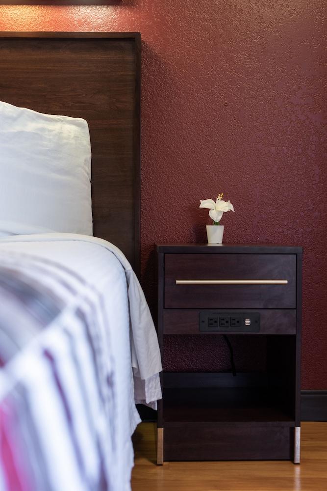 Sacramento Inn & Suites photo 8