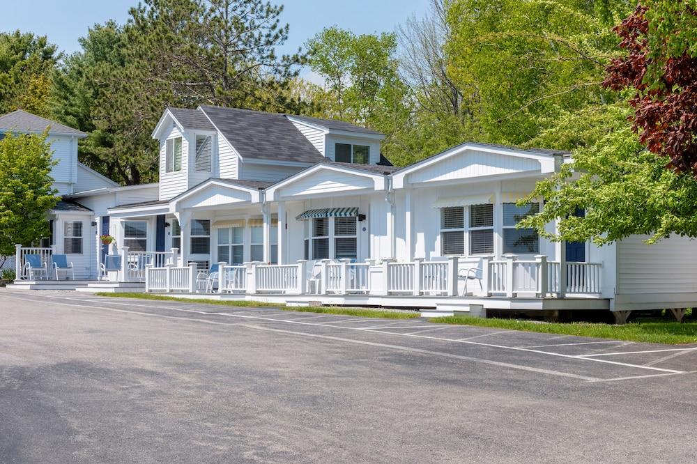 Glen Cove Inn & Suites photo 59