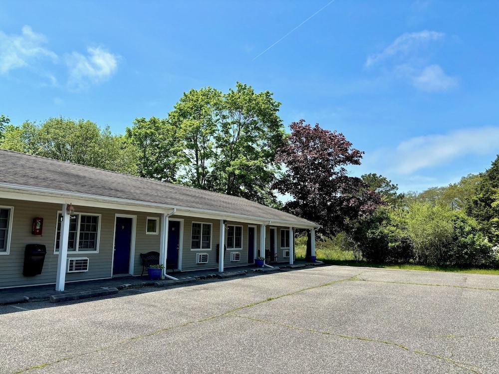 Westhampton Seabreeze Motel photo 1