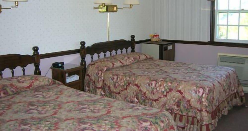 Smoketown Inn photo 5