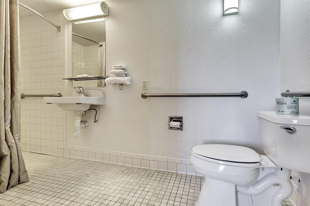 Motel 6 Vallejo, CA - Six Flags West photo 22