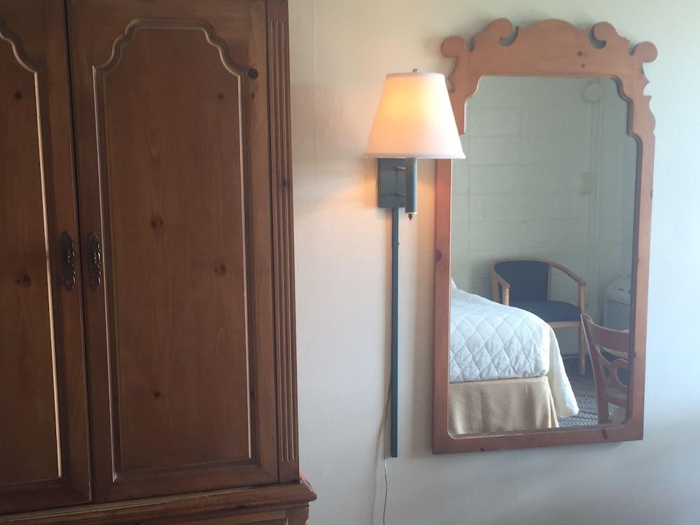 Admiral Motor Inn photo 19