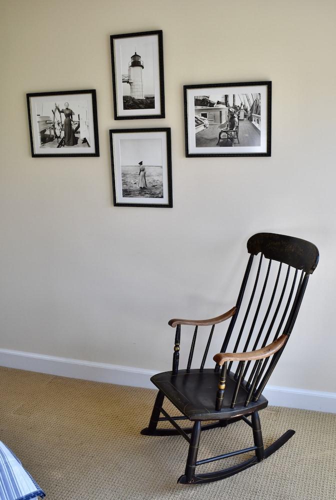 East Wind Inn on the Water photo 3