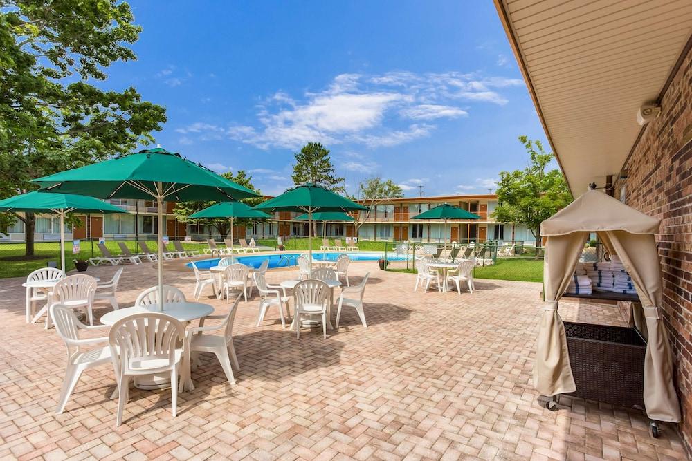 Red Lion Inn & Suites Branson photo 16