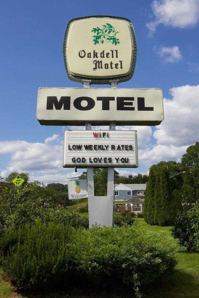 Oakdell Motel photo 32