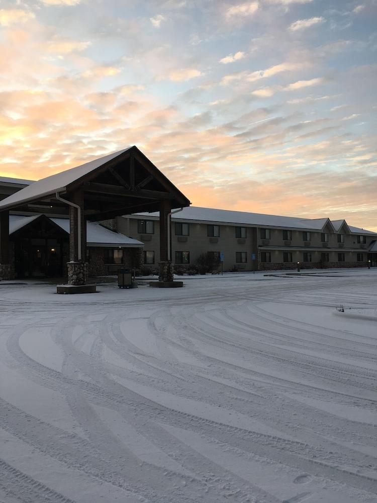 Moose Lake Lodge & Suites photo 5