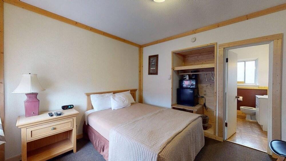 Trails End Motel photo 42
