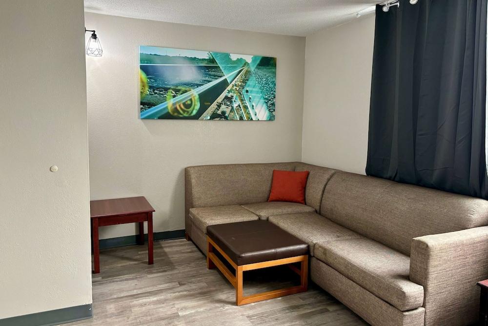 Baymont by Wyndham Keokuk photo 14