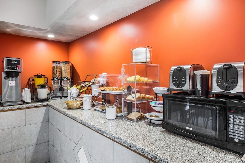 Rodeway Inn & Suites Carrollton photo 18