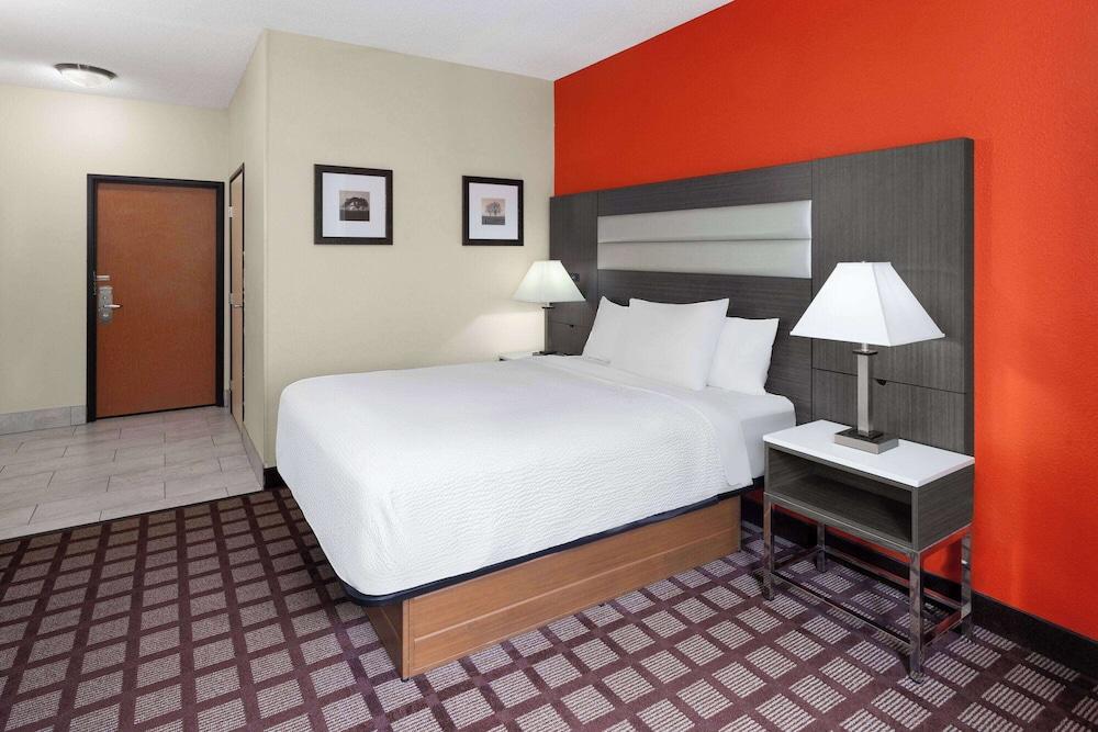 AmericInn by Wyndham Hudson photo 15