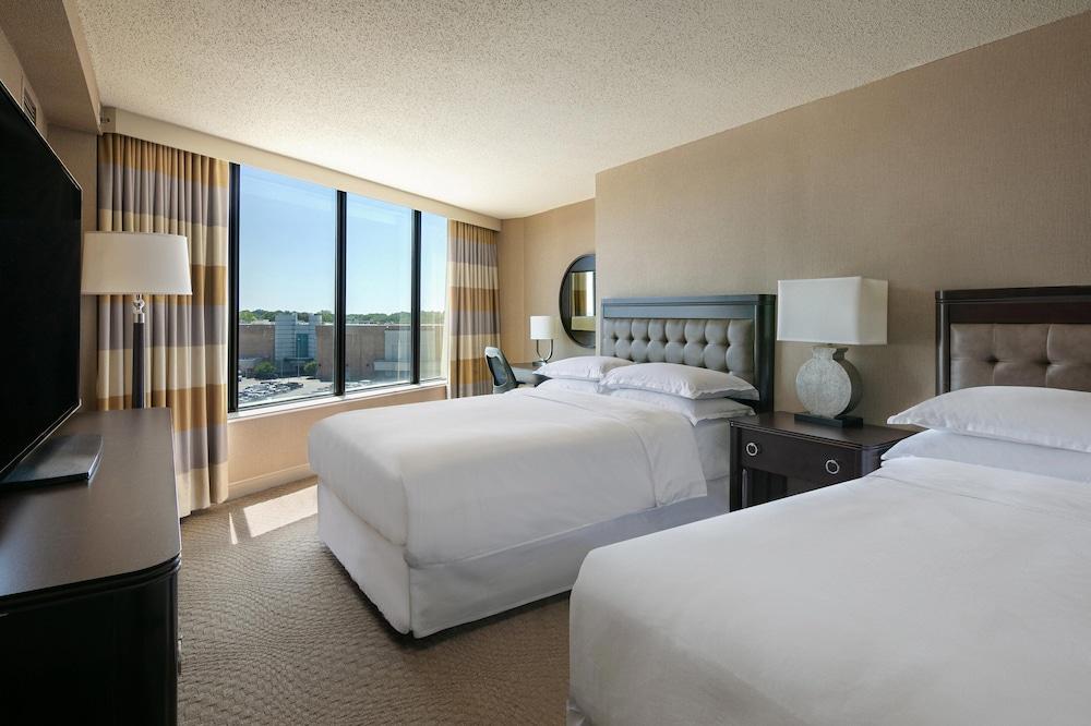 Sheraton Greensboro at Four Seasons photo 13