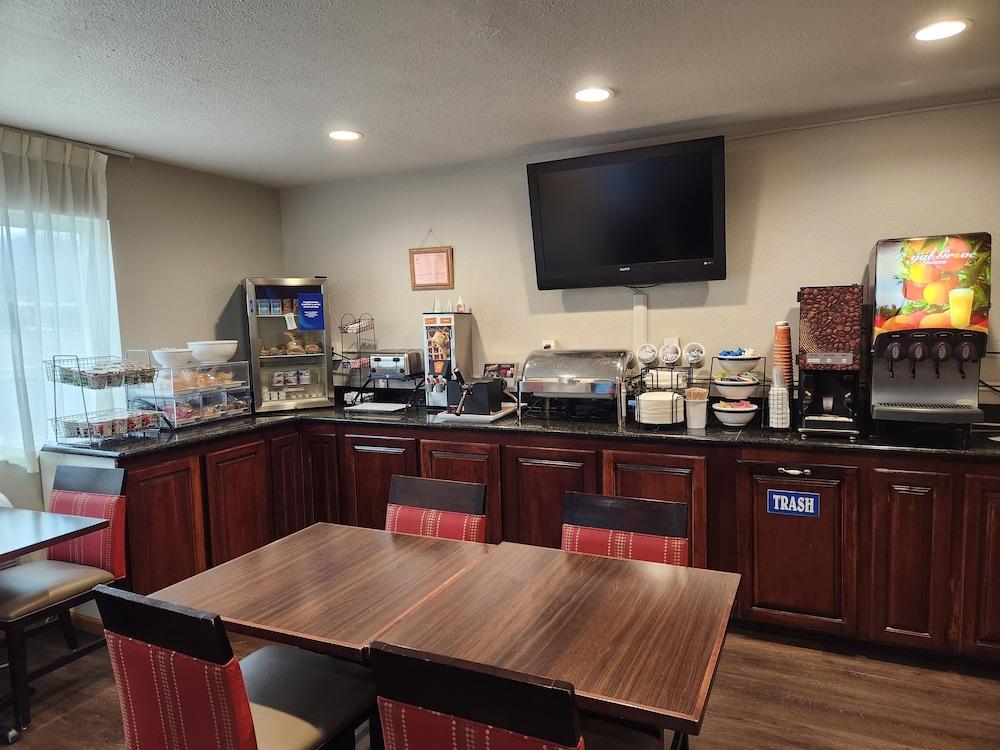 Comfort Inn Yreka I-5 photo 41