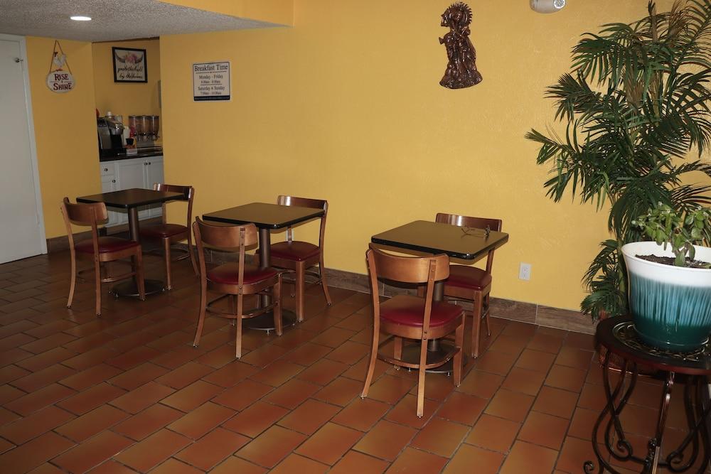 Chaparral Motel photo 44