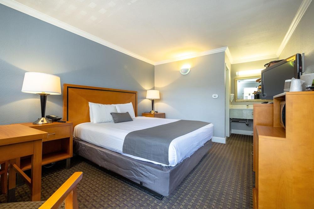 SOMA Park Inn – Civic Center photo 1