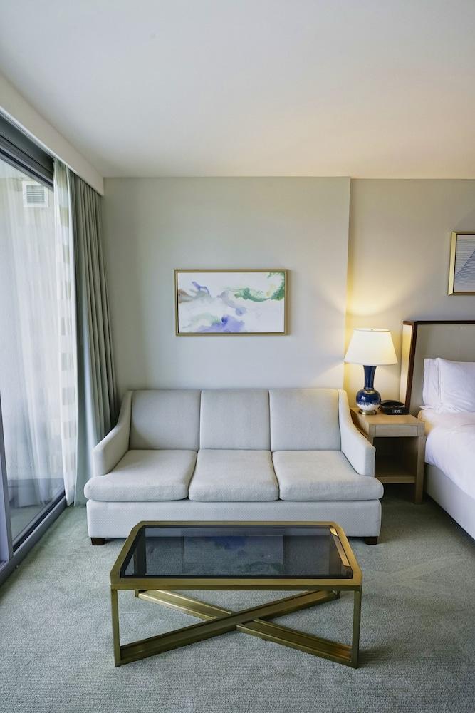 Real Select at the Ritz Carlton Residences, Waikiki Beach photo 39