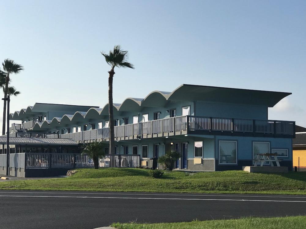 Blue Wave Inn photo 8