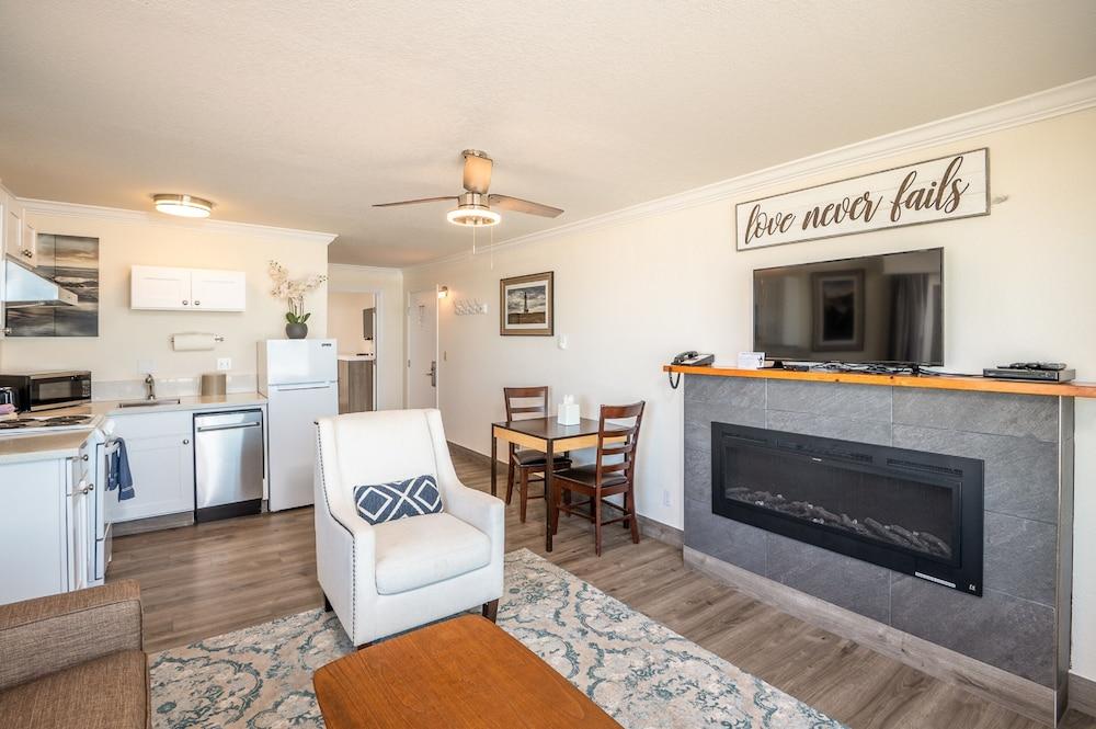 Sailor Jack's Oceanfront Inn photo 19
