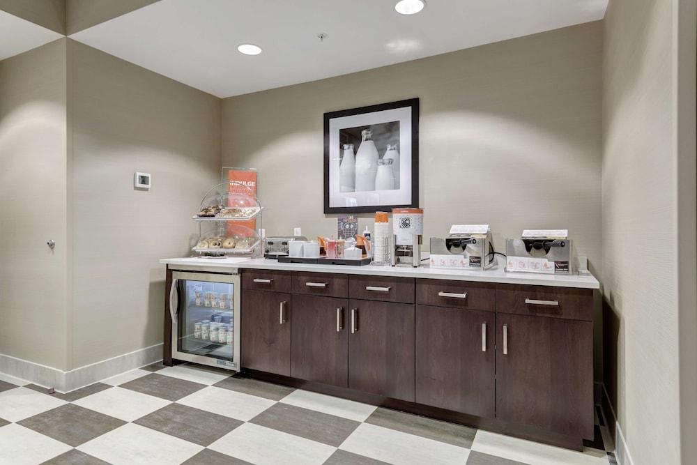 Hampton Inn St. Louis Wentzville photo 2