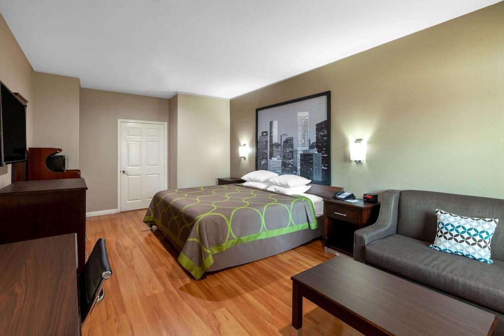 Super 8 by Wyndham Houston Northwest Cypress photo 3