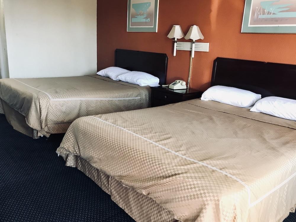 Executive Inn photo 35