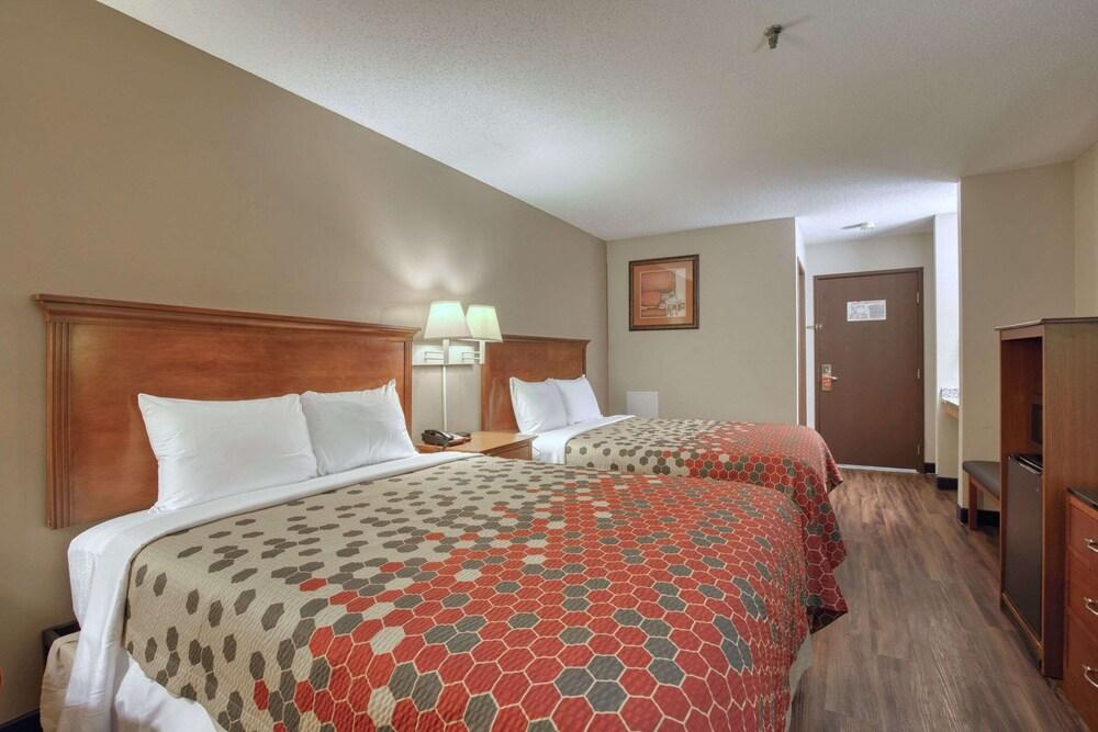 AmericInn by Wyndham Lake Mills photo 32