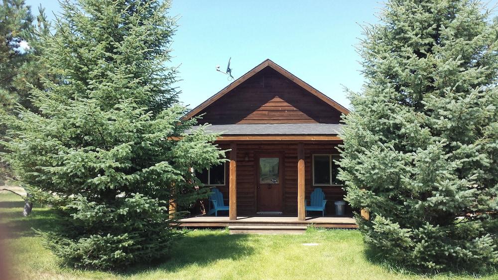 Chico Hot Springs Resort & Day Spa photo 8