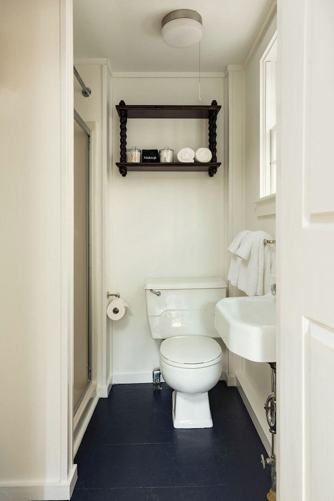 Sawyer House photo 18
