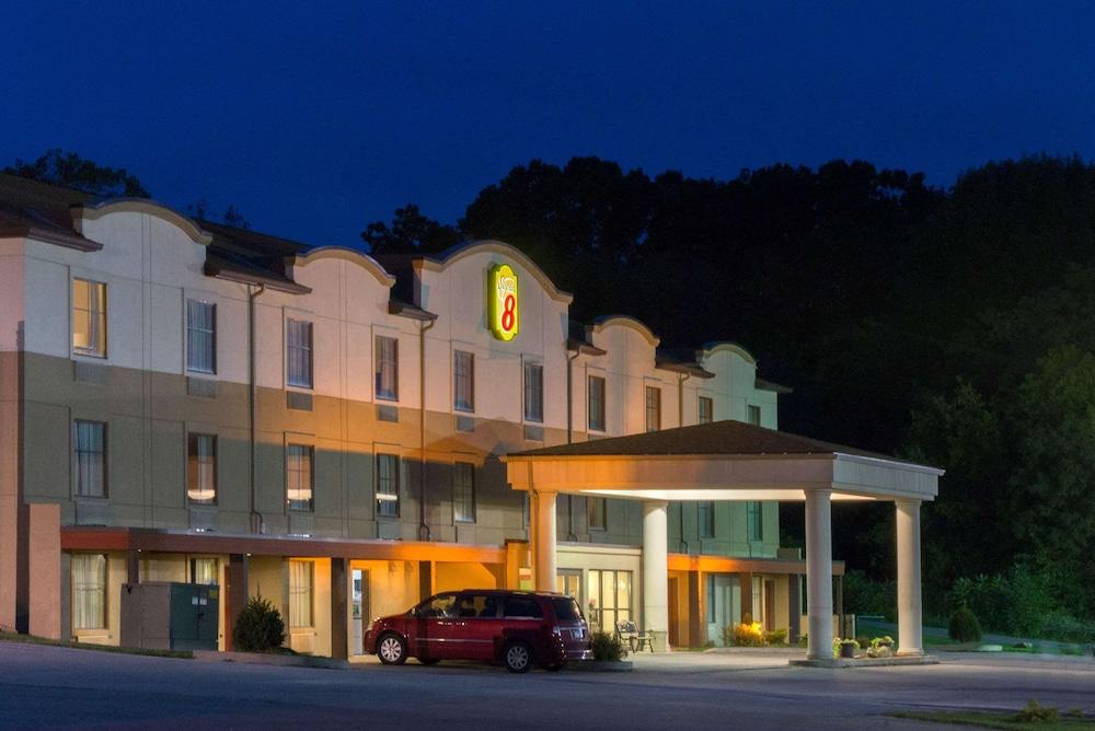 Super 8 by Wyndham Beaver Falls photo 21