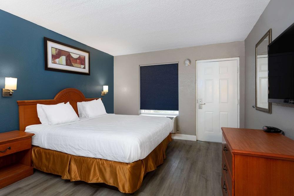 Baymont by Wyndham Marianna photo 54