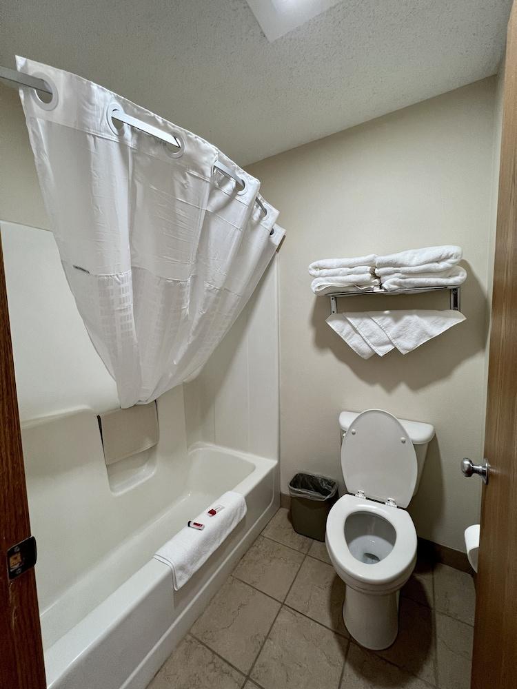 Reston Inn & Suites photo 43