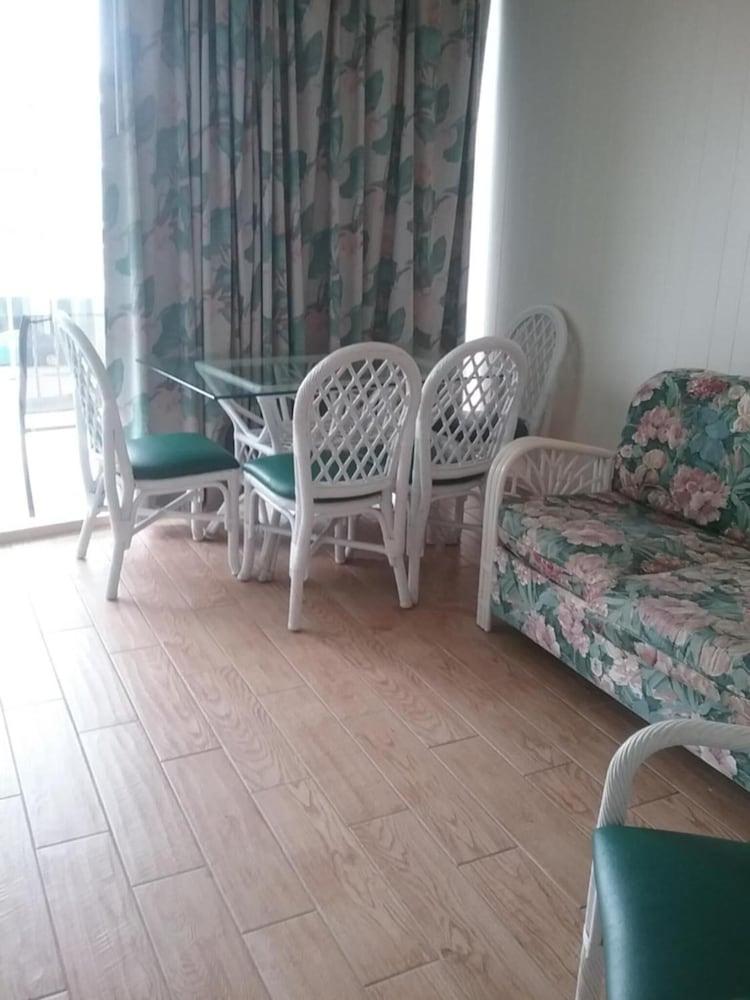 Paradise Oceanfront Resort photo 48