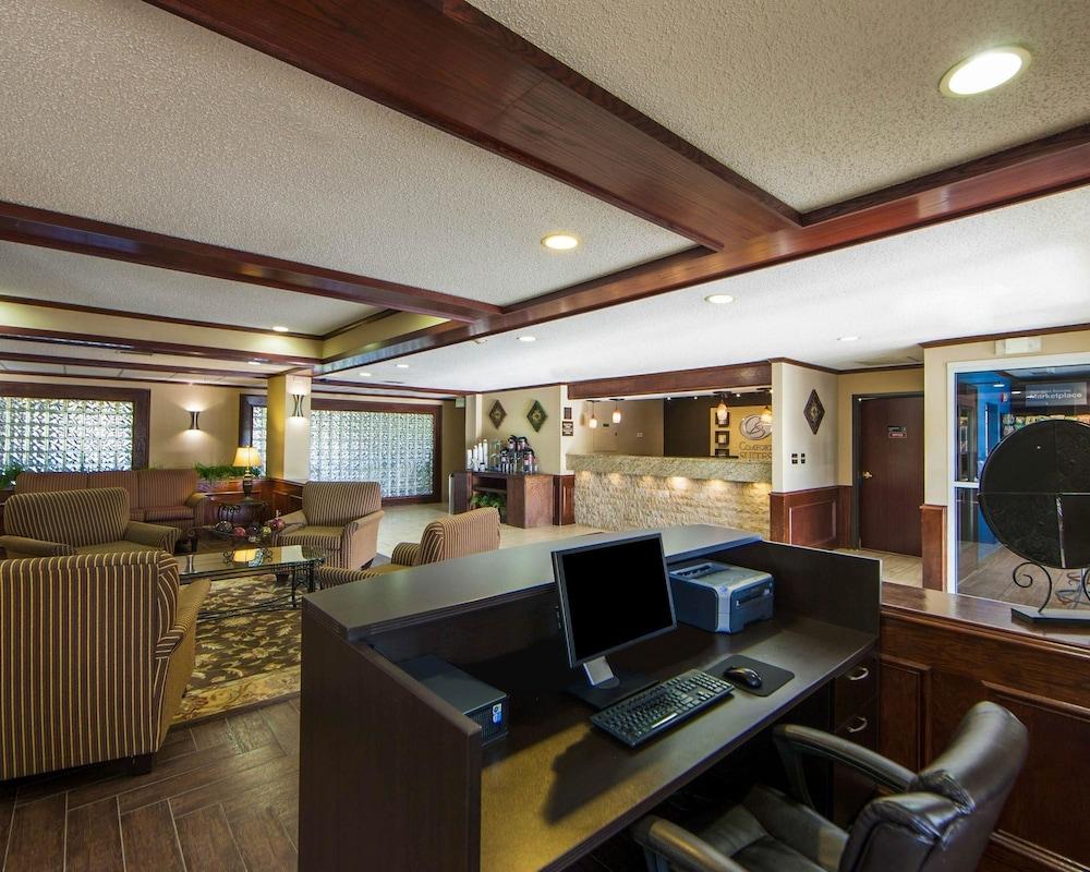 Quality Suites Addison - Dallas photo 23