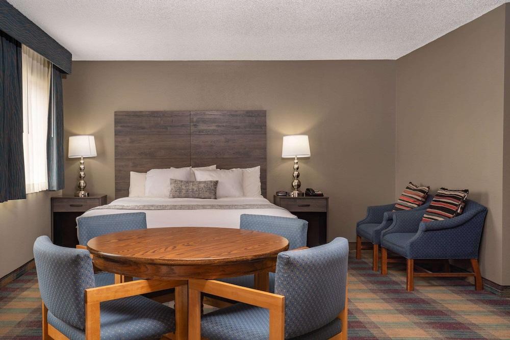 Baymont by Wyndham Baldwin photo 28