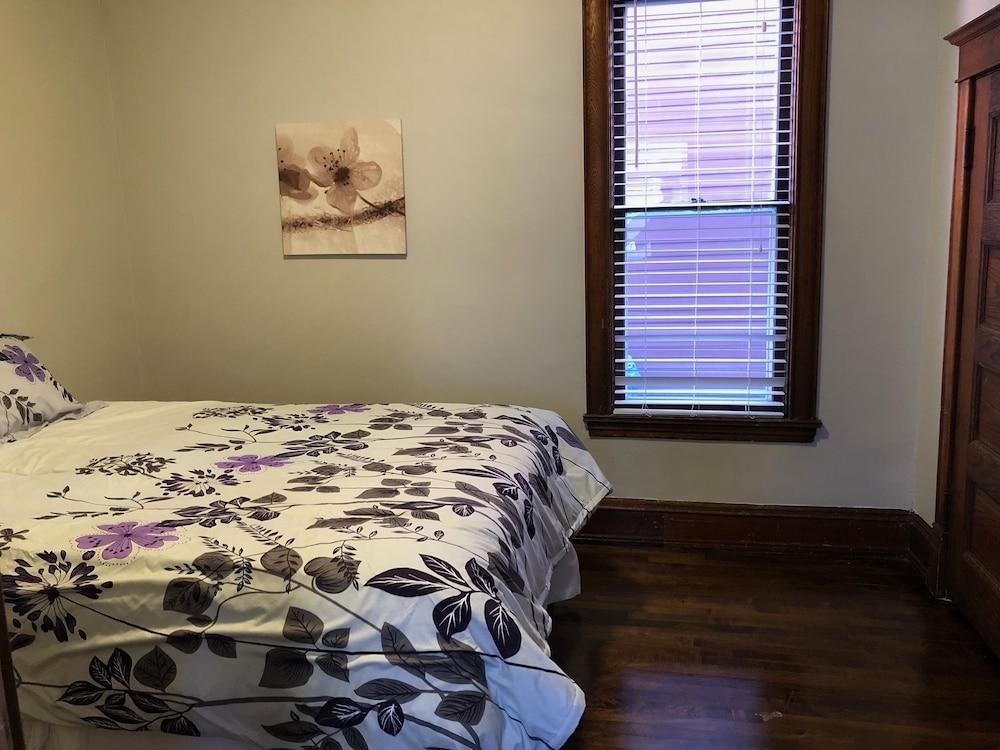 Midtown Manor photo 11