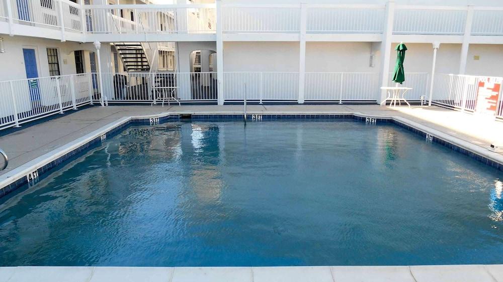 Motel 6 Garland, TX - Northeast Dallas photo 29