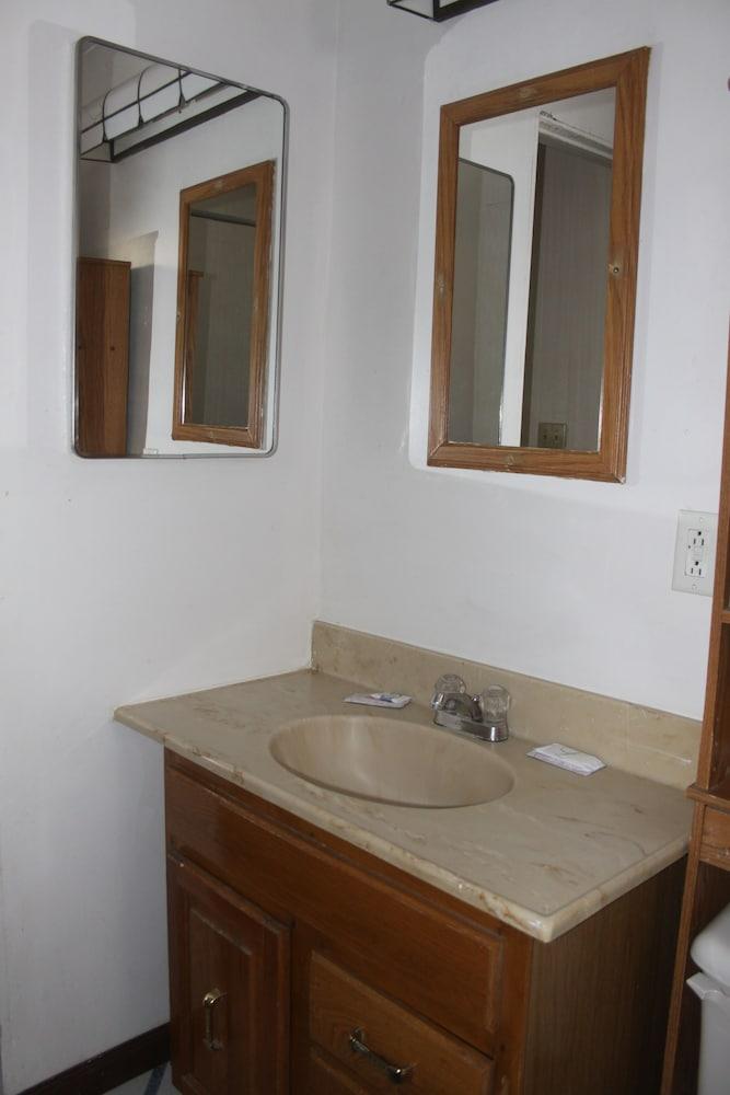 Riverside Motel photo 24