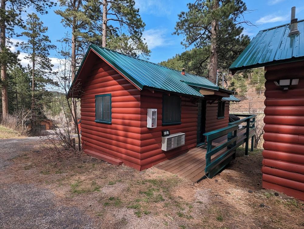 Ponderosa Pines Inn and Cabins photo 83