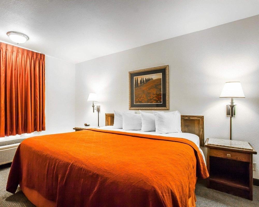 Quality Inn and Suites photo 35