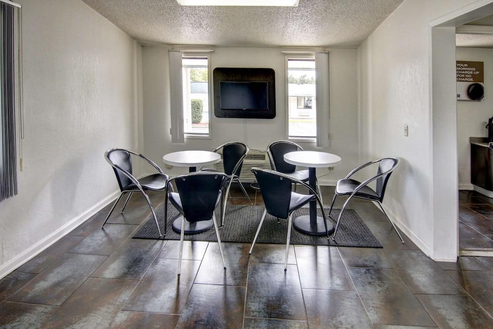 Motel 6 Union City, GA - Atlanta Airport photo 8