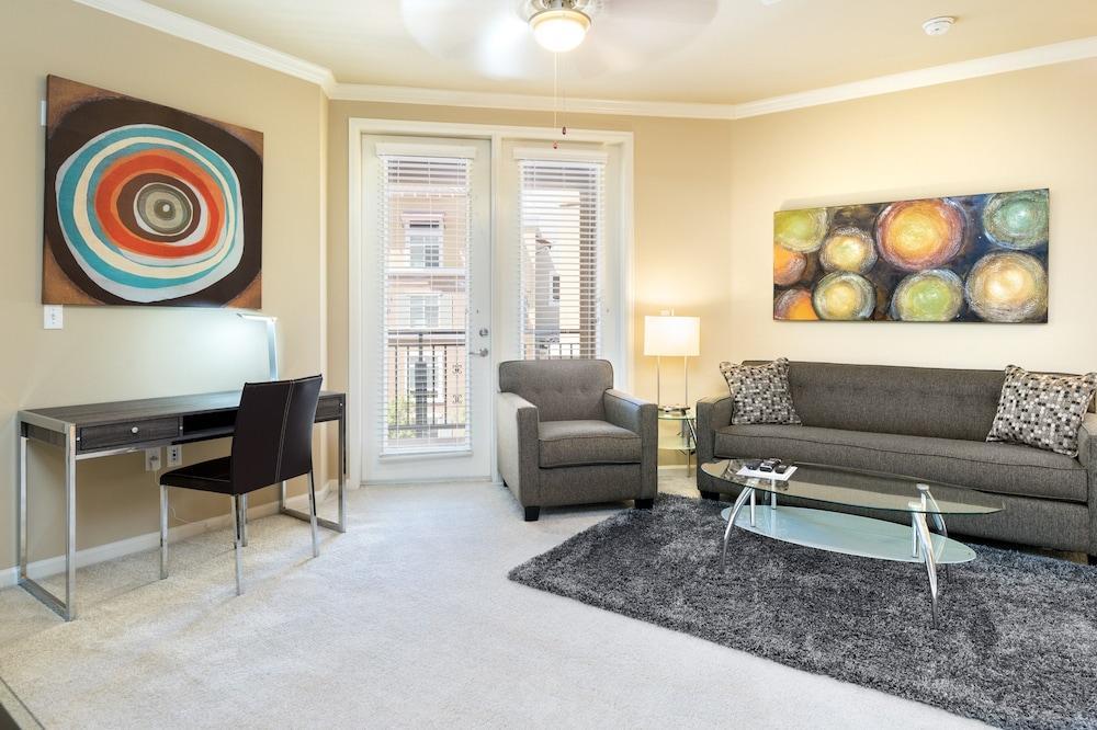 Global Luxury Suites Baypointe Station photo 45