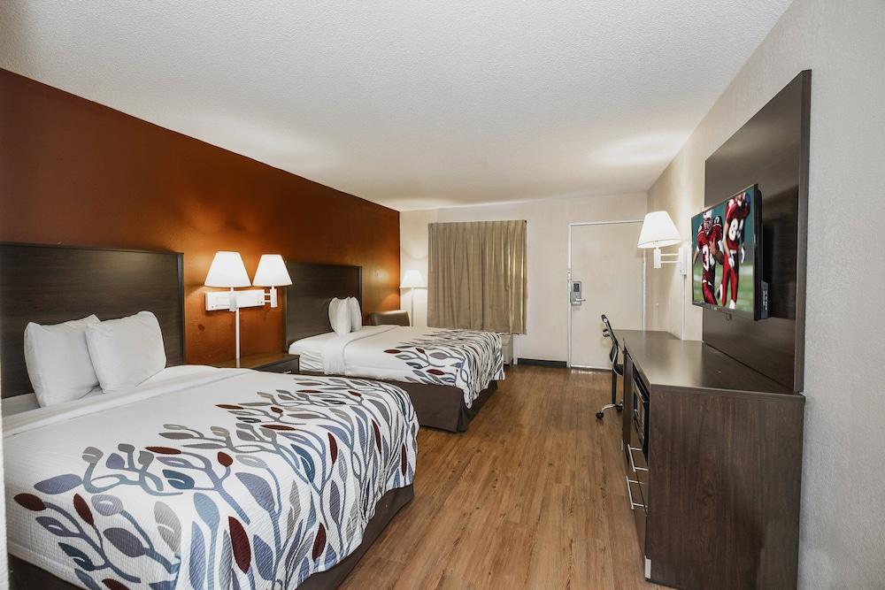 Red Roof Inn Walterboro photo 11