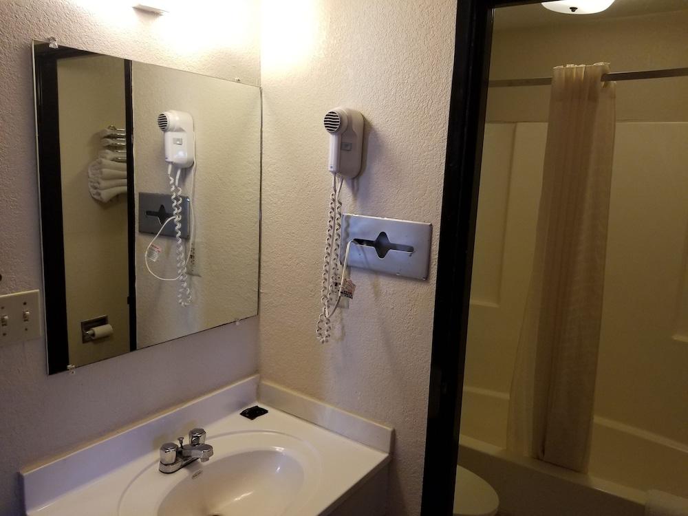 Americas Stay Inn photo 11