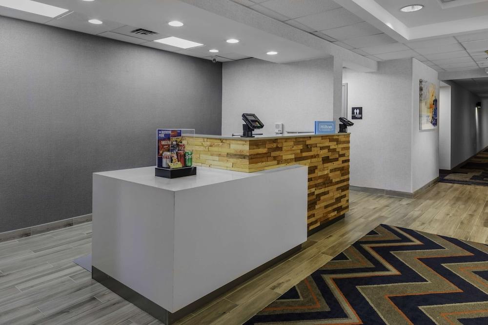Hampton Inn Sarasota - I-75 Bee Ridge photo 5