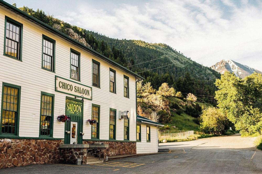 Chico Hot Springs Resort & Day Spa photo 9